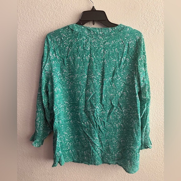 Boho Women's V- Neck Floral Green Lightweight Blouse - Picture 3 of 9